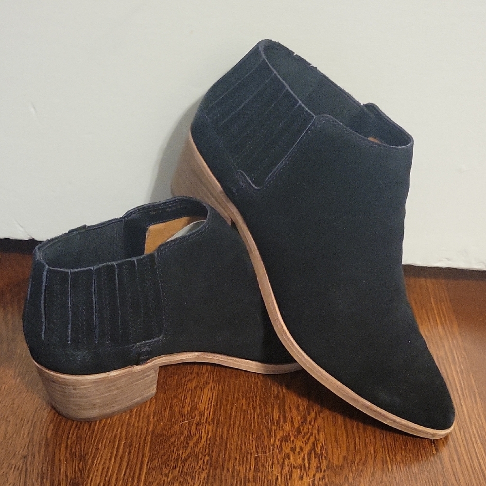 Dolce Vita Black Suede Booties. Size 9